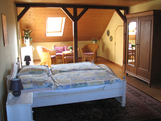 Zweites Schlafzimmer der Hofwohnung f&uuml;r Ferieng&auml;ste auf dem Bauernhof